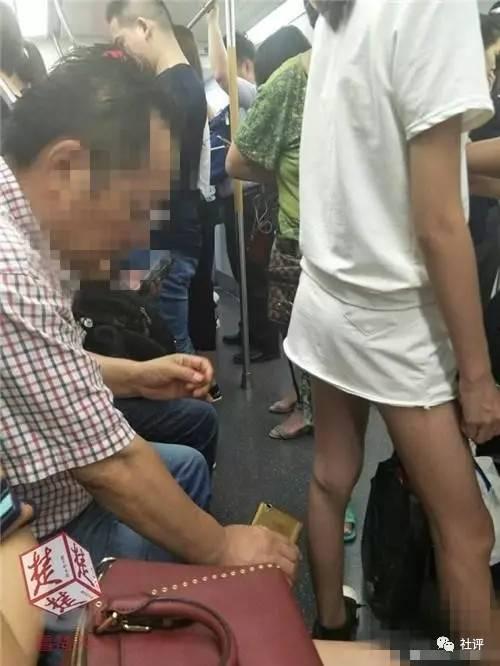 偷拍裙底在线观看,揭秘偷拍裙底视频的黑暗面